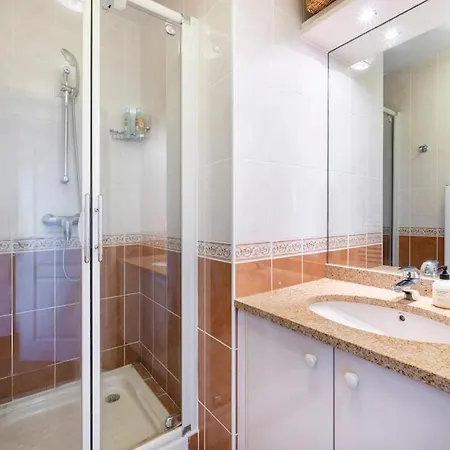 2br Sea View With Pool & Ac Appartement *